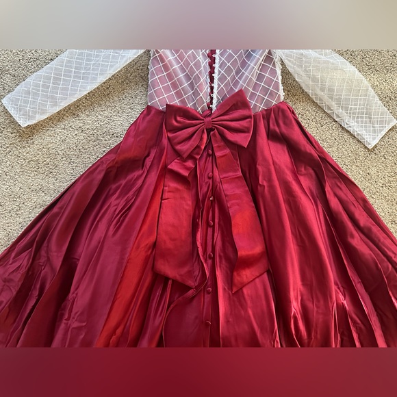 Beautiful Fancy Dress with a long train ❤️ - Picture 12 of 14